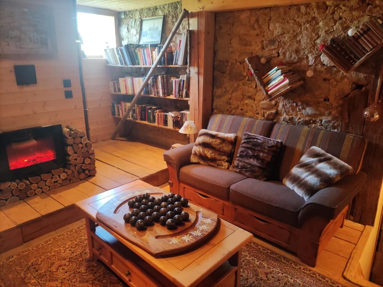 Saint-Paul-sur-Yenne La Chambre Savoyarde Chez Les Garcons מראה חיצוני תמונה